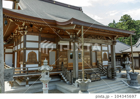 かすみがうら市にある浄土真宗本願寺派の往西寺本堂 104345697