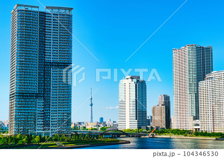 晴海大橋から観たらぽーと豊洲 高層マンションの風景 104346530