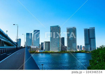 晴海大橋から観たらぽーと豊洲 高層マンションの風景 104346534