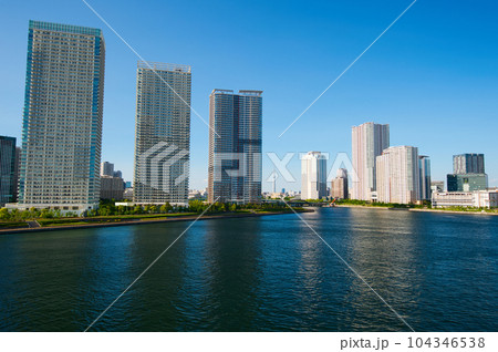 晴海大橋から観たらぽーと豊洲 高層マンションの風景 104346538