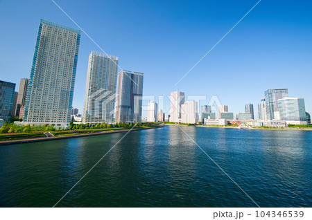 晴海大橋から観たらぽーと豊洲 高層マンションの風景 晴海大橋から観たらぽーと豊洲 高層マンションの風景 104346539