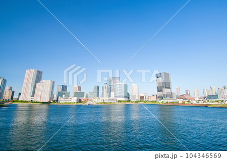晴海大橋から観たらぽーと豊洲 高層マンションの風景 104346569