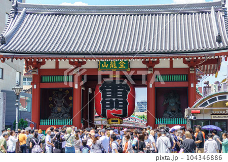 「東京」浅草　雷門前の風景 104346886