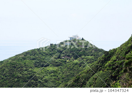 山の上にある佐多岬展望所の景色 山の上にある佐多岬展望所の景色 104347324