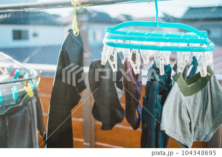 ベランダに干した洗濯物 ベランダに干した洗濯物 104348695