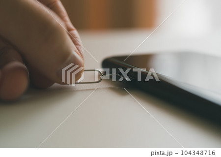SIMカードの入れ替え SIMカードの入れ替え 104348716