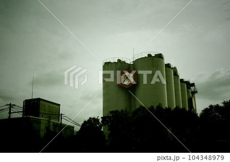 キッコーマンしょうゆ工場 遠景 104348979