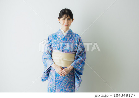 青い小紋　着物 104349177