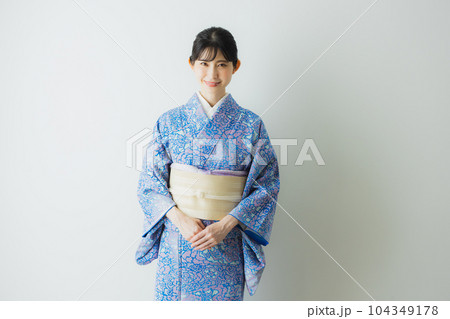 青い小紋　着物 104349178