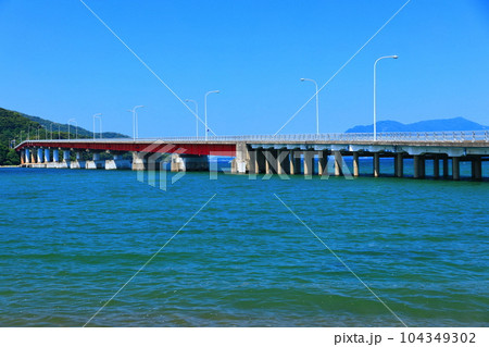 【福井県】快晴の青戸の大橋 104349302