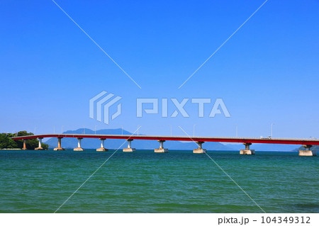 【福井県】快晴の青戸の大橋 104349312