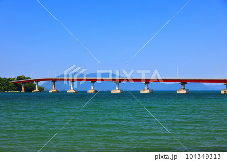 【福井県】快晴の青戸の大橋 104349313
