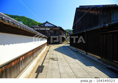 【福井県】快晴の小浜 古い街並み群(浜辺の小京都三丁町) 【福井県】快晴の小浜 古い街並み群(浜辺の小京都三丁町) 104349323