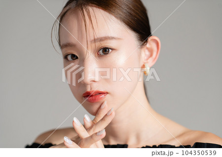 若い女性　クラシカルビューティ 104350539