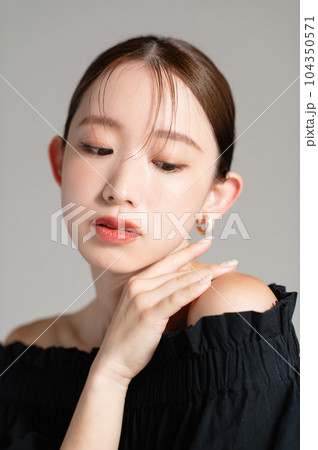 若い女性　クラシカルビューティ 104350571