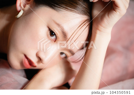 若い女性　クラシカルビューティ 104350591