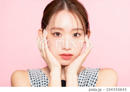 若い女性　クラシカルビューティ 104350645