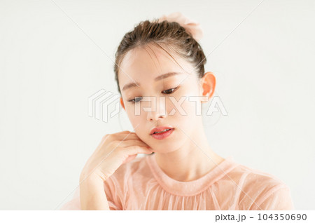 若い女性　ナチュラルビューティ 104350690