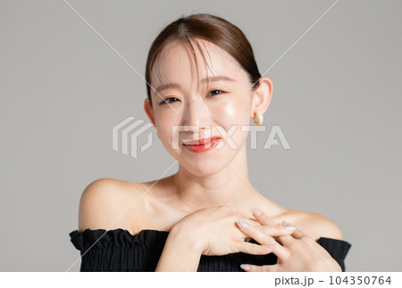若い女性　クラシカルビューティ 104350764