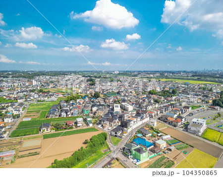 「埼玉県」ドローンで見沼田んぼの街を空撮 104350865