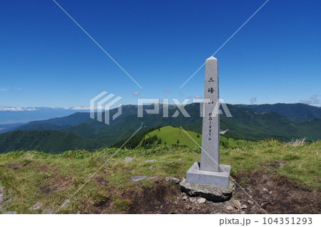 ビーナスライン  三峰山の山頂 104351293