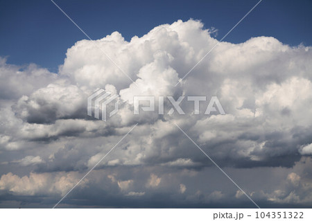 夏空と入道雲 夏空と入道雲 104351322