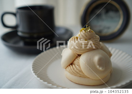 ムラングシャンティケーキでティータイム 104352135