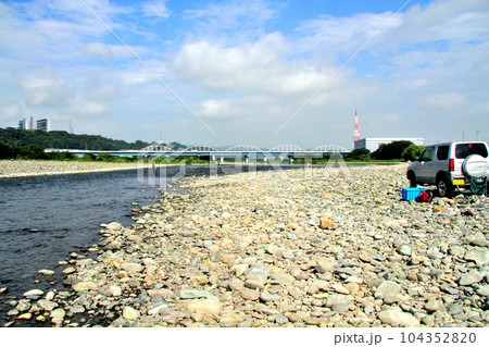 相模原愛川インター付近の相模川のアユ釣り 104352820