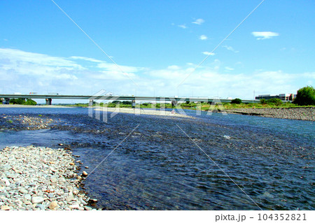 相模原愛川インター付近の相模川のアユ釣り 104352821