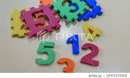 ふわふわ数字パズル 104355069
