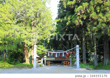日雲神社(境内を信楽高原鐡道がとおる神社) 【滋賀県甲賀市信楽町 ・ 雲井駅近く】 日雲神社(境内を信楽高原鐡道がとおる神社) 【滋賀県甲賀市信楽町 ・ 雲井駅近く】 104355170