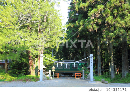 日雲神社（境内を信楽高原鐡道がとおる神社） 【滋賀県甲賀市信楽町 ・ 雲井駅近く】 104355171