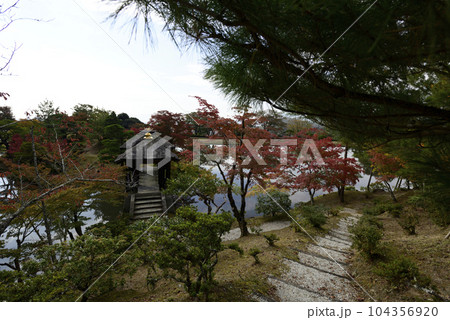 修学院離宮 上離宮 千歳橋 紅葉 修学院離宮 上離宮 千歳橋 紅葉 104356920