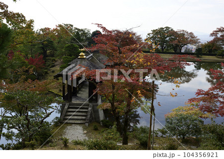 修学院離宮　上離宮　千歳橋　紅葉 104356921