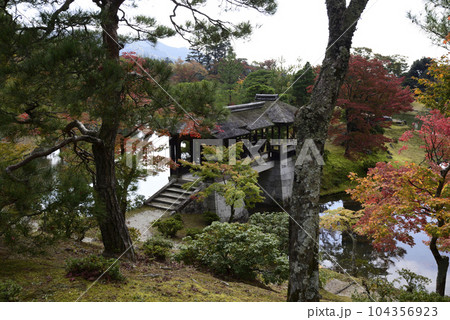 修学院離宮 上離宮 千歳橋 紅葉 修学院離宮 上離宮 千歳橋 紅葉 104356923