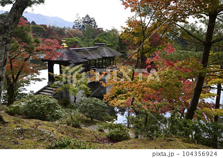 修学院離宮 上離宮 千歳橋 紅葉 修学院離宮 上離宮 千歳橋 紅葉 104356924