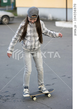 studying skateboard tricks studying skateboard tricks 104356970