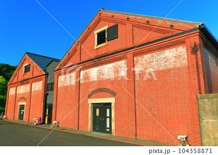 【福井県】晴天の敦賀赤レンガ倉庫 104358871
