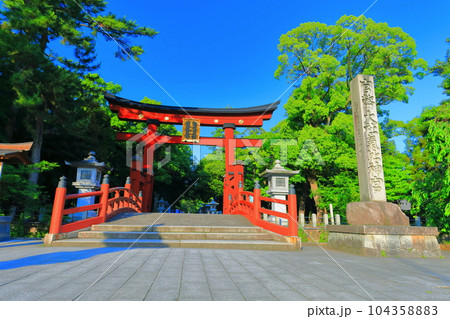 【福井県】快晴の北陸道総鎮守　気比神宮の大鳥居 104358883