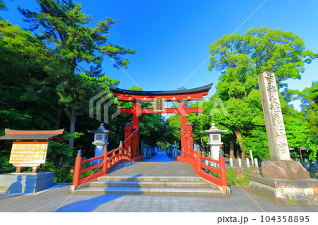 【福井県】快晴の北陸道総鎮守 気比神宮の大鳥居 【福井県】快晴の北陸道総鎮守 気比神宮の大鳥居 104358895