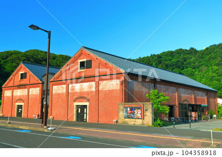 【福井県】晴天の敦賀赤レンガ倉庫 104358918