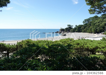 雄大な太平洋に面している桂浜公園は,月の名所としても名高く,よさこい節にも唄われている景勝地です。 雄大な太平洋に面している桂浜公園は,月の名所としても名高く,よさこい節にも唄われている景勝地です。 104362566