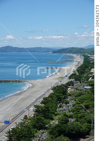 雄大な太平洋に面している桂浜公園は，月の名所としても名高く，よさこい節にも唄われている景勝地です。 104362573
