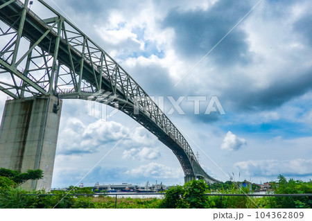 境水道に架かる境水道大橋（鳥取県境港市～島根県松江市） 104362809