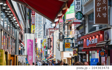 ソウル 明洞 ※一部ソフトフォーカス ソウル 明洞 ※一部ソフトフォーカス 104363478