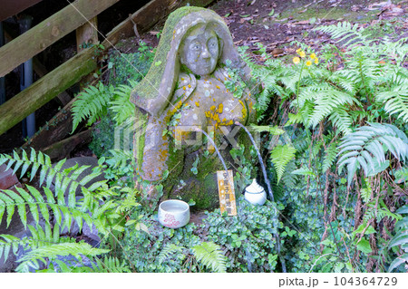 檍神社の安産子育地蔵（おっぱい地蔵） 104364729