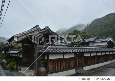【兵庫県佐用町】平福の町並み 【兵庫県佐用町】平福の町並み 104365361