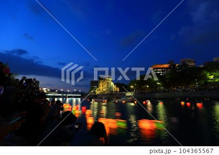 灯篭流し 104365567