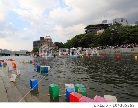 灯篭流し 灯篭流し 104365568
