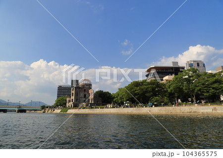 灯篭流し 104365575